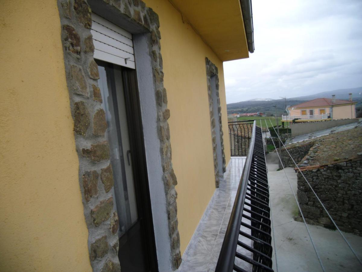 Casa Rural El Carrascal Valdefuentes de Sangusin Exterior photo